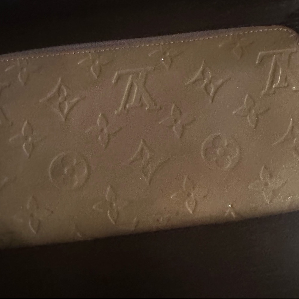 Louis Vuitton wallet . - Picture 5 of 12